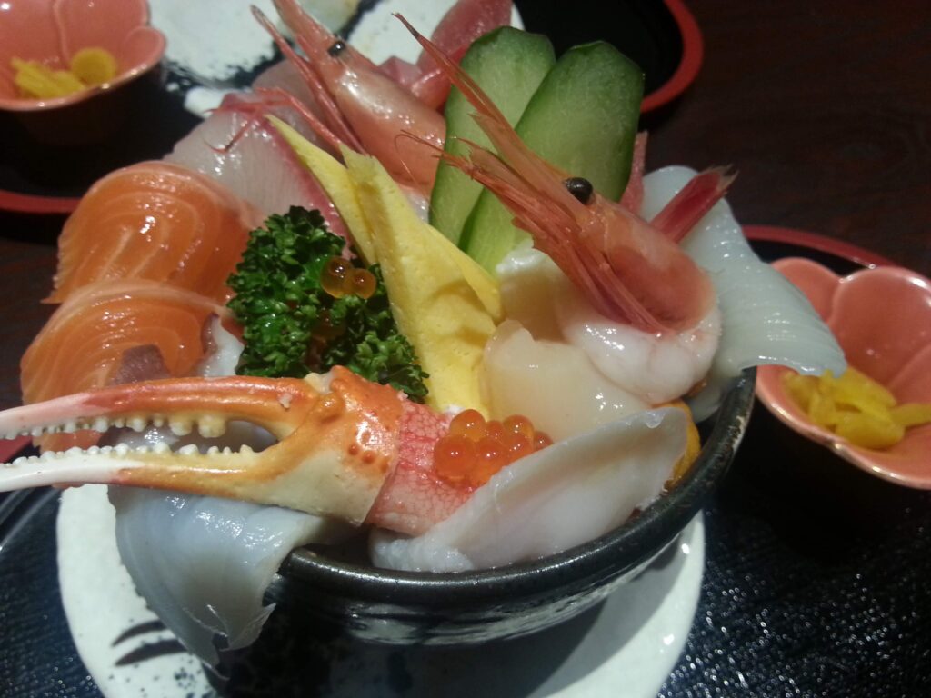 札幌すすきのの海鮮丼ランチ超安い！